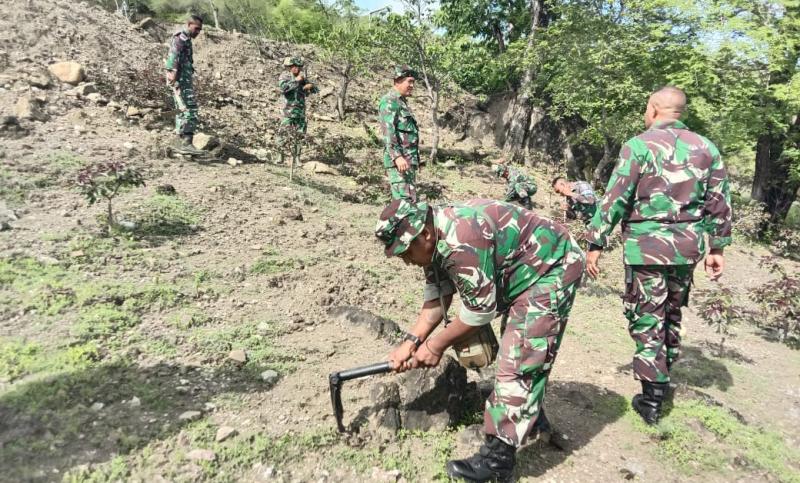 Lestarikan Lingkungan, Kodim Belu Tanaman Pohon di Kampus Unhan