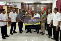 Penjabat Wali Kota Kupang Serahkan Bantuan untuk Korban Erupsi Gunung Lewotobi di Flores Timur