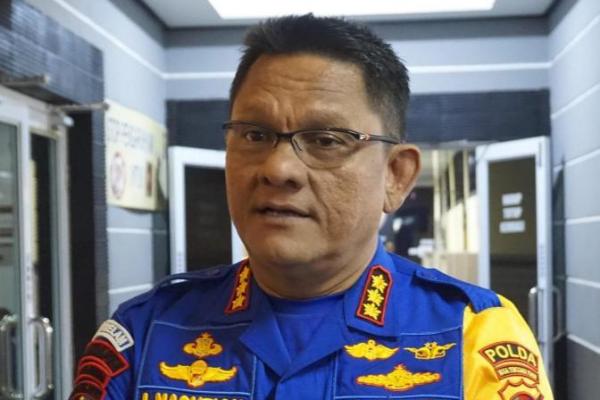 Semua kapal yang menangkkap ikan di wilayah perairan laut Provinsi Nusa Tenggara Timur wajib memiliki dokumen atau status kapal/ ijin penagkapan ikan di laut.