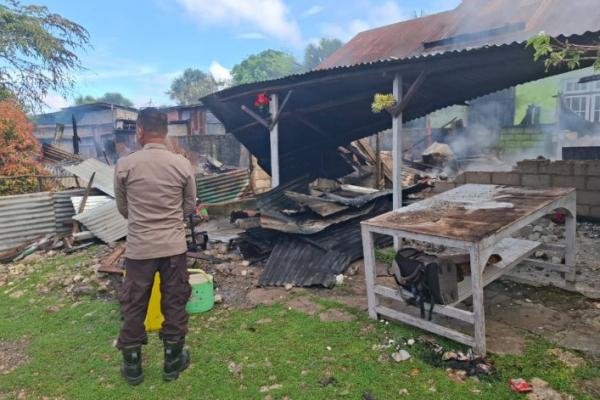 Rumah Warga Metina-Lobalain Ludes Terbakar, Sumber Api Diduga Akibat Krosleting