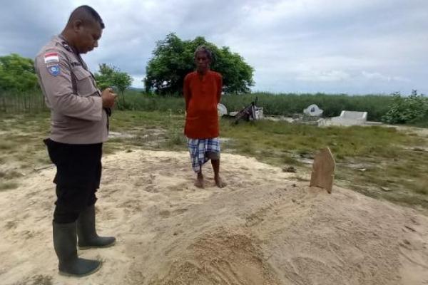 Hujan intensitas sedang hingga besar disertai petir di wilayah NTT kembali makan korban. Seorang ayah tiga orang anak di Kabupaten Sikka tewas disambar petir pada Rabu (1/1/2025).
