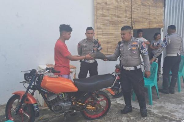 Janji dan tekad jajaran polisi lalu lintas (Polantas) Polresta Kupang Kota menindak tegas pemilik kendaraan sepeda motor yang menggunakan knalpot racing/brong bukan sekedar gertak sambal. 