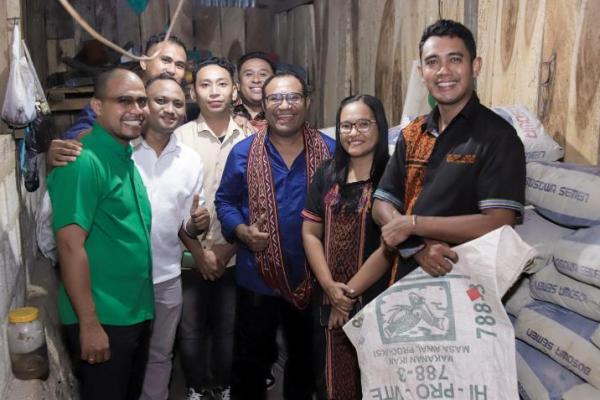 Pemuda GMIT Bantu 100 Zak Semen Pembangunan Gedung Gereja Kanaan Oesena Amarasi Timur
