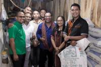 Pemuda GMIT Bantu 100 Zak Semen Pembangunan Gedung Gereja Kanaan Oesena Amarasi Timur