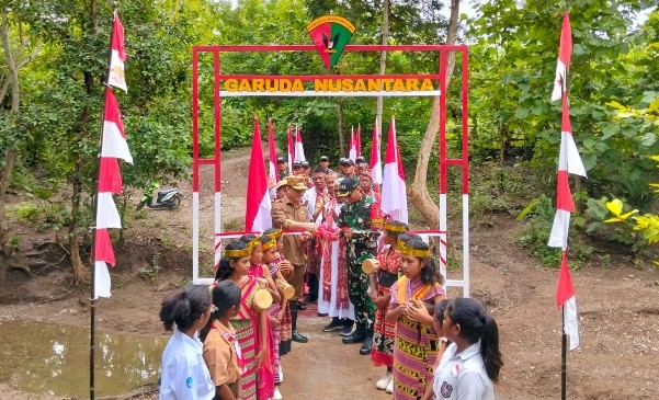 Dansatgas Yonif 741/GN Resmikan Jembatan Garuda Nusantara di Belu 