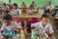 Siswa-Siswi Antusias! Dua Sekolah di Amfoamg Utara Berlakukan Uji Coba Makanan Bergizi Gratis