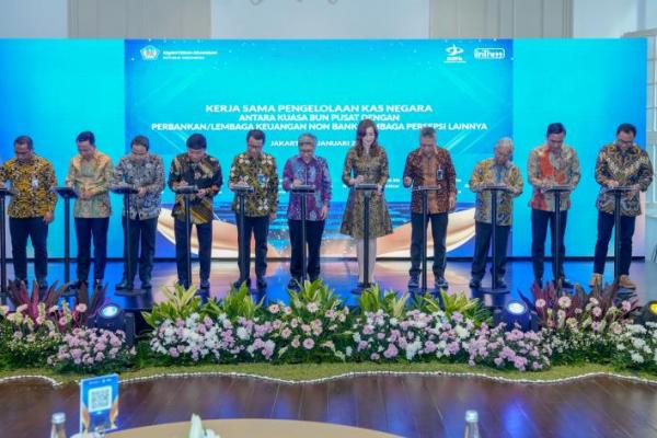 Plt Dirut Bank NTT, Yohanis Landu Praing menghadiri Penandatanganan Perjanjian Kerja Sama (PKS) Pengelolaan Kas Negara antara Kuasa Bendahara Umum Negara (BUN) Pusat dan Perbankan/Lembaga Keuangan Nonbank/Lembaga Persepsi Lainnya di Gedung A.A. Maramis. 