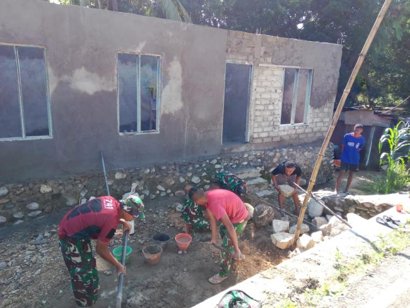 KATANTT.COM---Selain menjaga wilayah kedaulatan NKRI di perbatasan Belu dengan Negara Timor Leste, Satgas Yonif 741/GN juga gencar melaksanakan kegiatan kemanusiaan.
