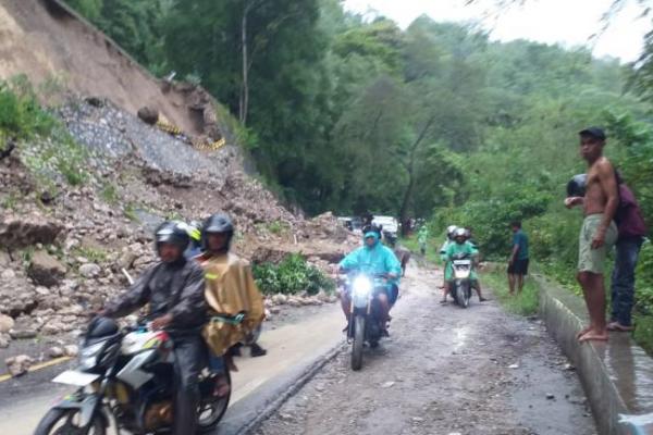 Tanah Longsor di Batu Putih-TTS, Arus Lalin di Pulau Timor Terhambat