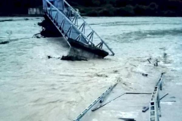 Jembatan Termanu di Amfoang Barat Ambruk Diterjang Banjir 
