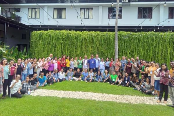 Kegiatan penutupan Workshop Pelatihan dan Penulisan Essai Ilmiah Berbasis Pengalaman Pembelajaran Bagi 60 Guru Dari Sekolah-Sekolah GMIT, digelar selama tiga hari di Hotel New Aston Kupang.