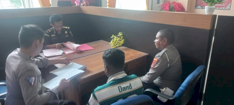 Jaksa peneliti Kejaksaan Negeri Oelamasi, Kupang menyatakan sejumlah perkara kasus tindak pidana dan kecelakaan lalu lintas yang ditangani Polres Kupang sudah lengkap atau P21.
 