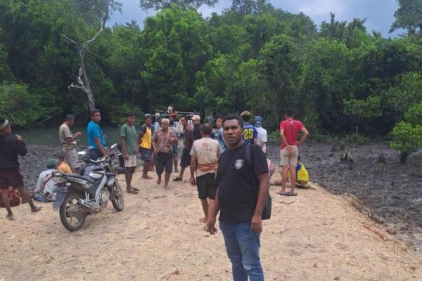 Kejadian tragis terjadi di Kabupaten Sumba Barat Daya, Nusa Tenggara Timur (NTT). Seorang ibu rumah tangga diterkam buaya saat mencuci pakaian di sungai/kali.