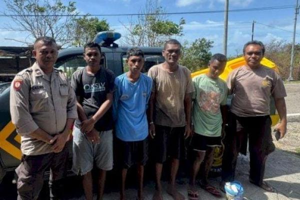 Cuaca ekstrim masih melanda seluruh wilayah Nusa Tenggara Timur (NTT) sejak akhir pekan lalu. Di laut, kondisi gelombang cukup tinggi dan warga yang berprofesi sebagai nelayan disarankan untuk sementara waktu mencari ikan di laut. 