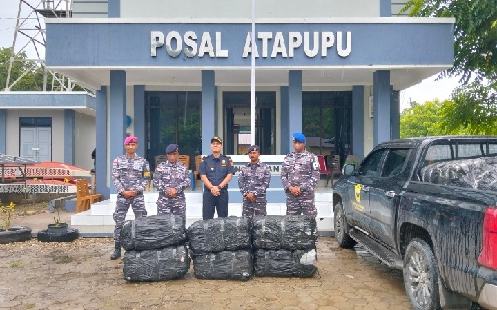Lagi, TNI Pos AL Atapupu Serahkan 19 Koli Ballpres ke Bea Cukai Atambua 