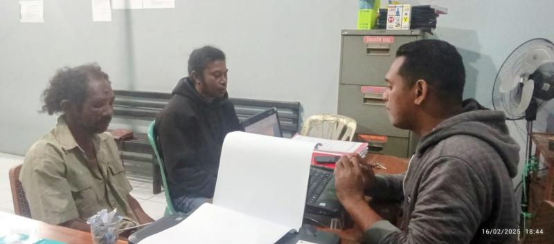 Joni Bani (45), warga Desa Tumu, Kecamatan Amanatun Utara, Kabupaten Timor Tengah Selatan (TTS) tega menganiaya dan membunuh ayah kandungnya Simon Bani (83). 