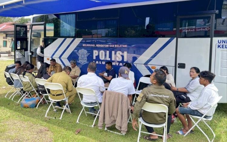Satlantas Polres Sumba Barat Layani Pengurusan SIM di Polsek Katikutana-Sumba Tengah
