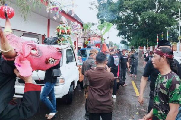  Umat Lintas Agama di Manggara Ikut Pawai Kirab Budaya Bulan Suci Ramadhan 