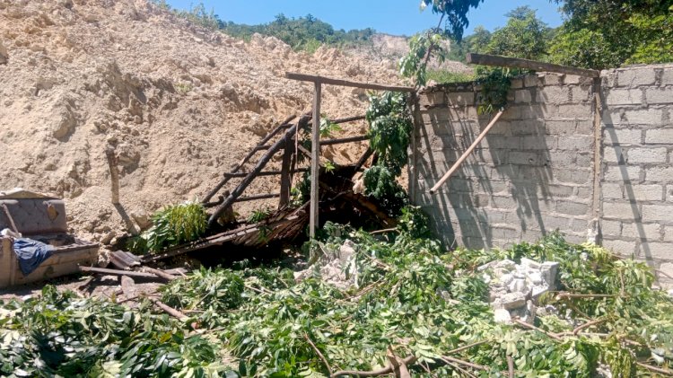 Dua Rumah Warga Takari-Kupang Tertimbun  Longsor, Tak Ada Korban Jiwa