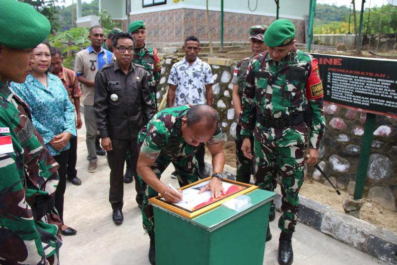 Asops Panglima TNI Kunjungi Satgas Pamtas RI-RDTL Yonif 741/GN