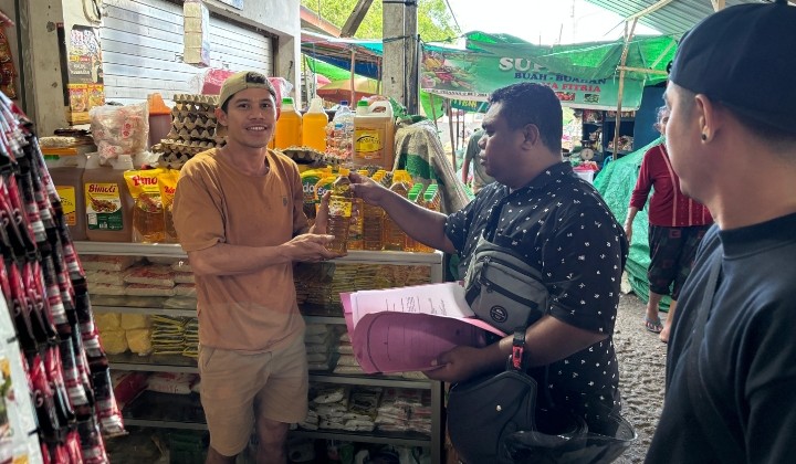 Polisi Sidak Peredaran Produk Minyak Goreng Merek Minyakita di Labuan Bajo