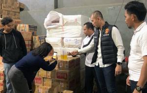 Polisi Pastikan Takaran Minyak Goreng  di Manggarai Sesuai Standar