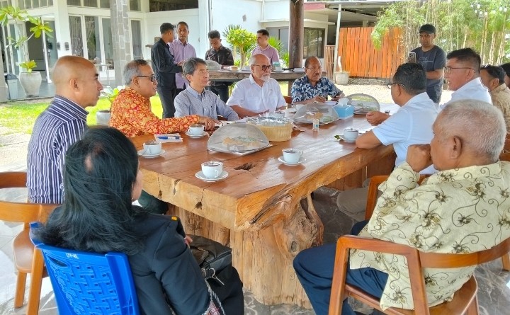 KATANTT.COM---Anggota Komite I DPD RI, Abraham Paul Liyanto melakukan silaturahmi ke Bupati dan Wakil Bupati Belu terpilih, Willybrodus Lay dan Vicente Hornai Gonsalves, Kamis (20/3/2025) pagi.