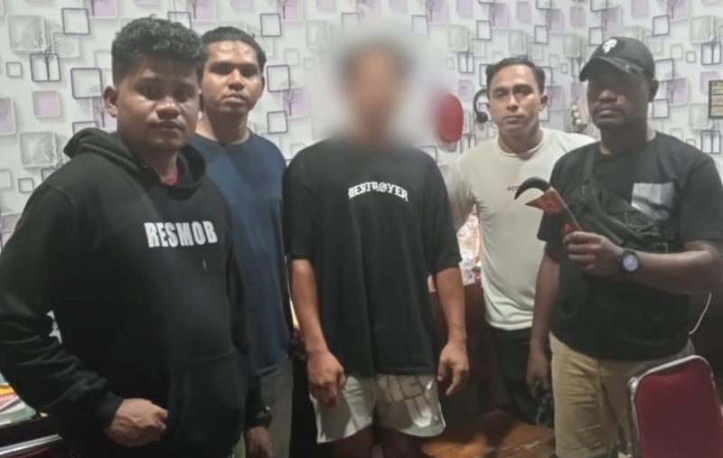 Anggota Polres Manggarai Barat berhasil mengamankan seorang pria (GT) terduga kasus penikaman terhadap seorang warga berujung meninggal di Labuan Bajo. 