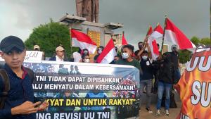 Aksi Damai Aliansi Masyarakat Bersatu NTT Dukung UU TNI 