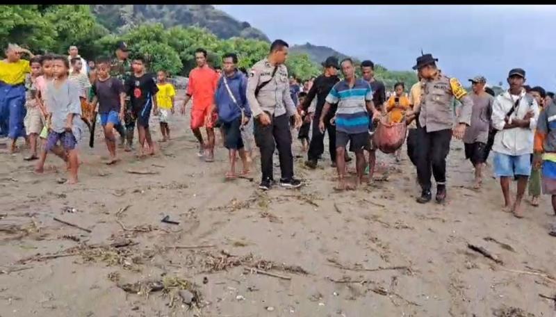 Dua Korban Perahu Tenggelam Bersama Mantan Bupati TTU Ditemukan di Pantai Wini 