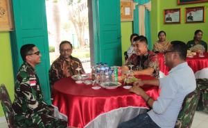Bupati Belu dan Wabup Hadiri Open House Idul Fitri Satgas Yonif 741/GN
