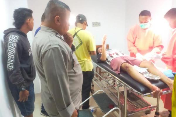 Mario Aldion Ariandi Damaledo (26), harus dirawat di rumah sakit akibat penganiayaan berat menggunakan parang. Mario yang juga warga Jalan RW Monginsidi II, RT 019/RW 002, Kelurahan Pasir Panjang, Kecamatan Kota Lama,  Kota Kupang dianiaya dengan parang di tanggul Paradiso, kilometer 6, Kelurahan Oesapa Barat, Kecamatan Kelapa Lima, Kota Kupang pada Rabu (9/4/2025) tengah malam.
