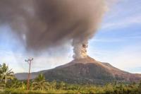 Gunung Lewotobi Ldi Flores Timur Erupsi, Semburkan Abu Vulkanik 4 Kilometer Disertai Dentuman Keras