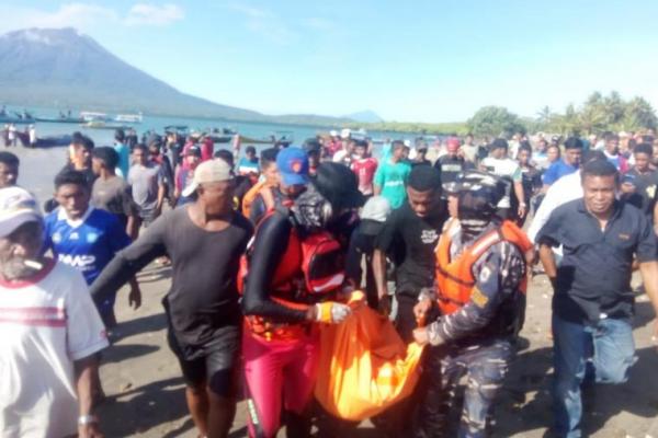 Seorang Ayah & Anak di Lembata Ditemukan Tewas Usai Mencari Ikan di Laut 