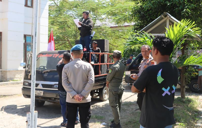 KATANTT.COM---Peringatan Hari Buruh Internasional atau yang lebih dikenal dengan sebutan `May Day` diwarnai dengan aksi unjuk rasa di berbagai lokasi di Labuan Bajo, Manggarai Barat, NTT, Kamis (1/5/2025) pagi.