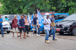 Ratusan Buruh di Kota Kupang Geruduk Polda NTT