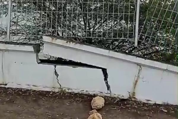  Pelabuhan Feri Hansisi di Pulau Semau Rusak Dihantam Banjir Rob