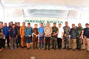 Dialog ratusan buruh memperingati hari buruh nasional, Kamis (1/5/2025) di Polda NTT meminta agar Pemerintah Provinsi NTT dan Pemerintah Kota Kupang menindak tegas para pengusaha yang tidak mematuhi aturan dalam pemberian upah bagi para pekerja. 
