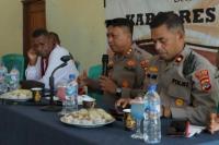 Kapolres Alor, AKBP Nur Azhari kembali menggelar kegiatan Jumat Curhat sebagai wadah komunikasi langsung antara masyarakat dan jajaran Kepolisian. 