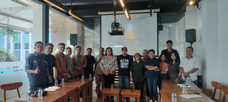 Pers yang Menjadi Kaki Tangan Pengusaha atau Institusi Adalah Pers yang Tertekan