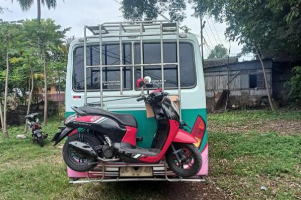 Lakalantas di Jl Timor Raya Km 50 Camplong, IRT dan Balita Patah tangan