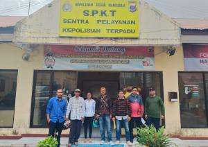 (Dok. SPKT Polres Manggarai) Ketua dan Anggota BPD Golo Langkok 