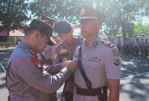 Kapolres Mabar, AKBP Christian Kadang, S.I.K. pimpin Sertijab Perwira di Mapolres Mabar, Jumat (16/5/2025).