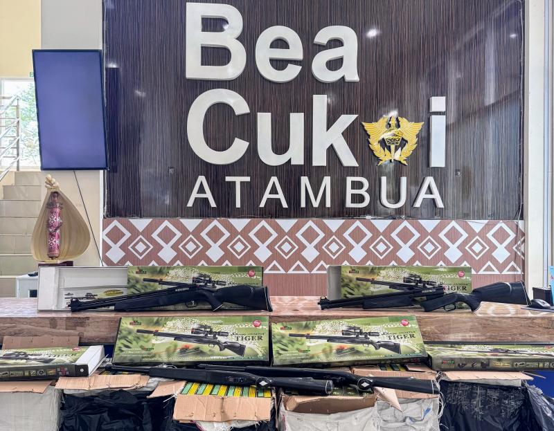 Patroli Laut Bea Cukai Gagalkan Penyelundupan 48 Pucuk Senapan Angin dan 1 Unit SPM di Perairan Belu