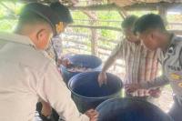 Satgas Operasi Pekat Turangga 2025 menyasar lokasi produksi penyulingan minuman keras tradisional jenis sopi di wilayah Kecamatan Fatuleu, Kabupaten Kupang.