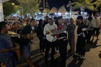Anggota Polda Nusa Tenggara Timur (NTT) yang tergabung dalam operasi Pekat Turangga 2025 melakukan patroli malam di sejumlah titik rawan di Kota Kupang, Kamis (15/5/2025) malam.
