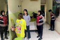Anggota Satgas Operasi Pekat Turangga 2025 menndapati seorang perempuan berinisial VVL yang menggunakan aplikasi MiChat dan membuka kamar tanpa sepengetahuan orang tua.