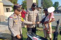 Operasi Penyakit Masyarakat (Pekat) Turangga 2025 di wilayah hukum Polsek Rote Tengah digelar setiap hari. Rabu (21/5/2025), operasi dipimpin Kapolsek Rote Tengah, Ipda Charles Rihi Pati bersama 16 personel Polsek Rote Tengah.