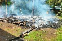 Eumah warga Sumba Barat Daya yang ludes dibakar massa.