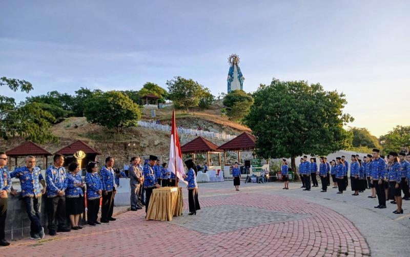 Wabup Belu Serahkan SK CPNSD di Kawasan Patung Bunda Maria